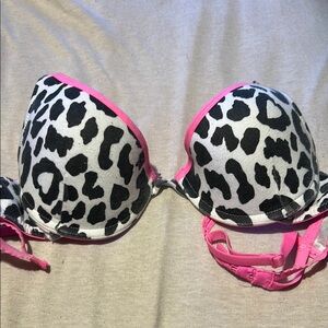 Women’s leopard print bra, brand new never worn. Size 34C.
